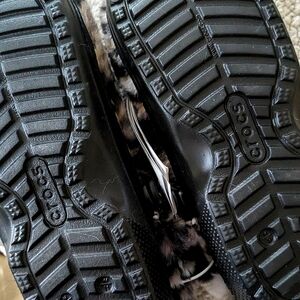 Unisex Crocs Fur Sure Clogs -NWT